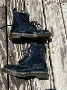 Dr. Martens 1460 Eight-Eye 8 Hole Patent Leather Boots Women’s Size 9